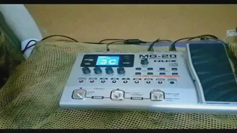 Nux MG 20 - Pre Amp,Delay,Harmonist